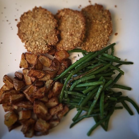 On the menu tonight: Oven baked fish cakes with roasted crispy potatoes and garlicky green beans